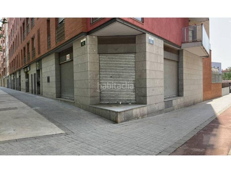 Foto 637c6a63-67c0-462a-b453-ae5535376322. Local comercial en calle de nàpols 22 en Parc Central Barberà del Vallès