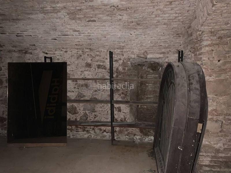 Foto 2fe5c298-4da1-42d6-9819-ee375b02afd0. Local comercial a calle de les cabres 10 a Raval Barcelona