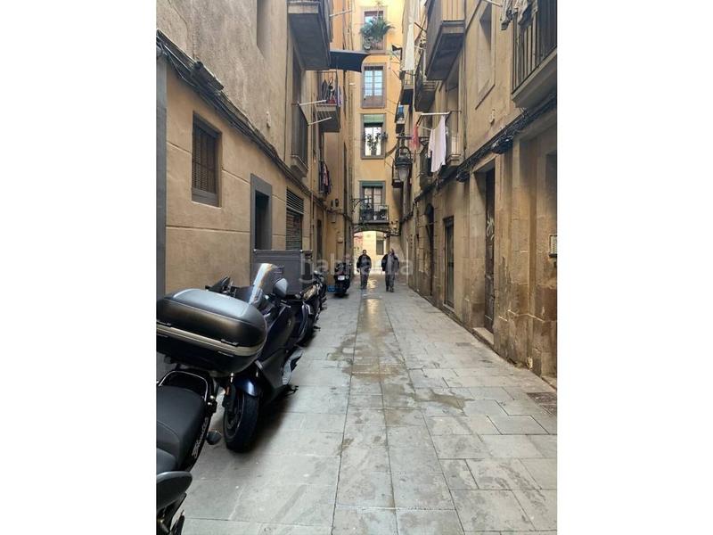 Foto e12bf355-8b39-4fd7-b568-7b8bc5c62c69. Local comercial a calle de les cabres 10 a Raval Barcelona