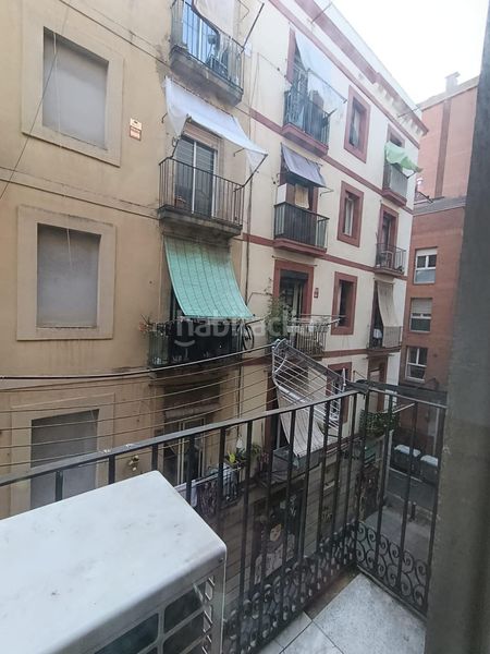 Foto 2e1355da-3d46-46ef-bf33-a1063b8e670d. Pis a Raval Barcelona