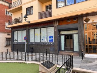 Locale commerciale in Plaça dalt 7