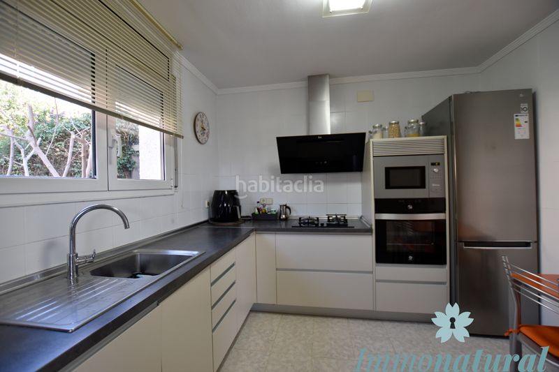 Foto 6ee23e82-5558-4f83-87bf-60cb8c17e606. Xalet amb xemeneia calefacció piscina a Torrelles de Llobregat