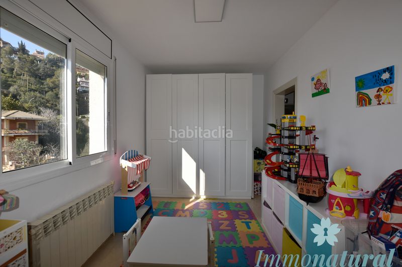 Foto 7aae4485-f673-4be2-b5b4-d3d0d2708b3a. Xalet amb xemeneia calefacció piscina a Torrelles de Llobregat