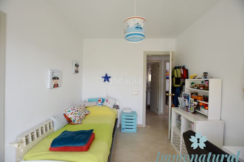 Foto f1f3ec1f-d985-4275-88f2-d28dbaf66962. Xalet amb xemeneia calefacció piscina a Torrelles de Llobregat