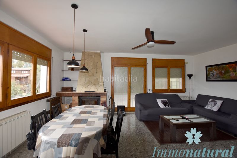 Foto 1e86f597-f24e-4aaf-94e6-f84f439c9c60. Chalet en Torrelles de Llobregat