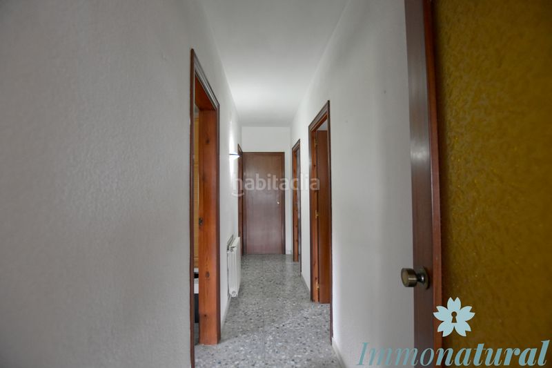 Foto 123a4052-b850-4b6d-a3f6-81c7cecd42b6. Xalet amb xemeneia aparcament a Torrelles de Llobregat