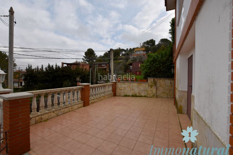 Foto 153fe0dd-4868-41f0-bff0-f35040dae950. Xalet amb xemeneia aparcament a Torrelles de Llobregat