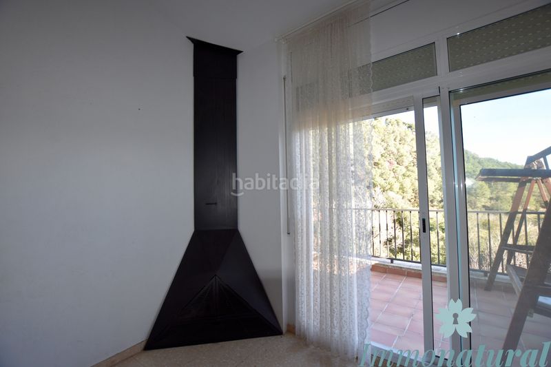 Foto 07b00c49-04f4-4634-ab2a-982921a8f843. Casa adossada amb xemeneia calefacció aparcament a Torrelles de Llobregat