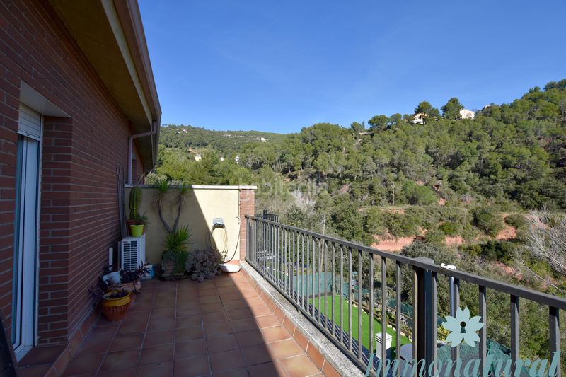 Foto 5945c996-1e92-4195-b238-f494866623bd. Casa adossada amb xemeneia calefacció aparcament a Torrelles de Llobregat