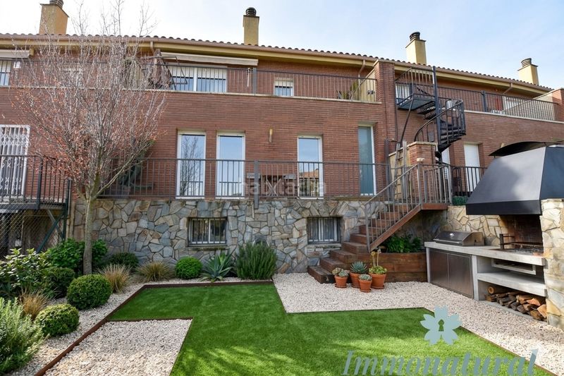 Foto bfa906f9-8f31-4ec7-98ea-62b18e34fedb. Casa adossada amb xemeneia calefacció aparcament a Torrelles de Llobregat