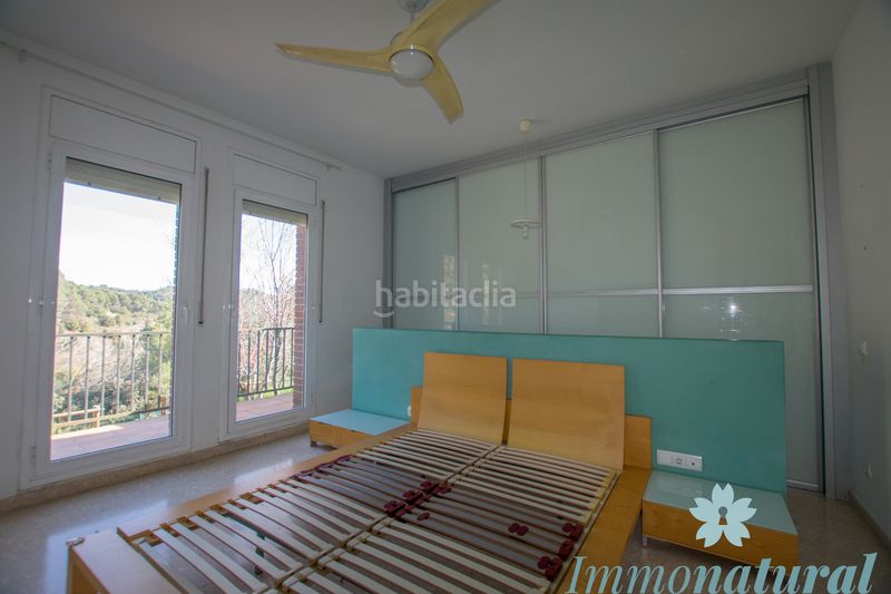 Foto c0dde69a-5f01-4bea-853d-d4812305b842. Casa adossada amb xemeneia calefacció aparcament a Torrelles de Llobregat