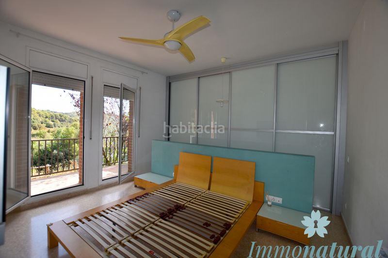 Foto 20b4e1ad-1a03-4266-aa81-26ab0e2f02b2. Casa adossada amb xemeneia calefacció aparcament a Torrelles de Llobregat