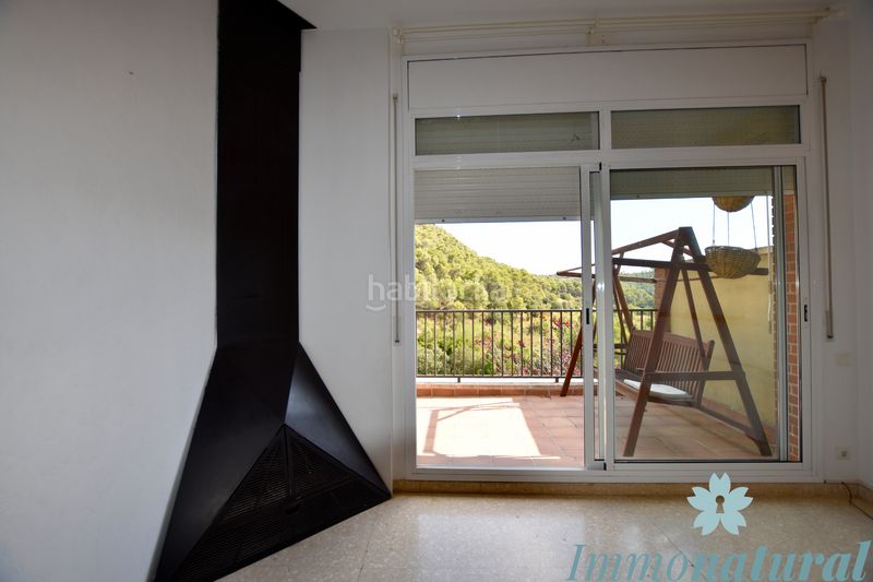 Foto 51b2ac90-0a04-4149-ad5e-a5d6bd88db3a. Casa adossada amb xemeneia calefacció aparcament a Torrelles de Llobregat