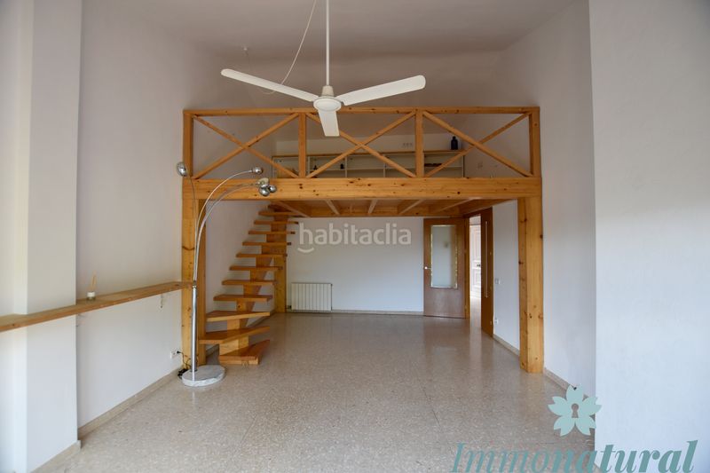 Foto 598fef8b-bbee-439a-a74a-63e3bb279631. Casa adossada amb xemeneia calefacció aparcament a Torrelles de Llobregat