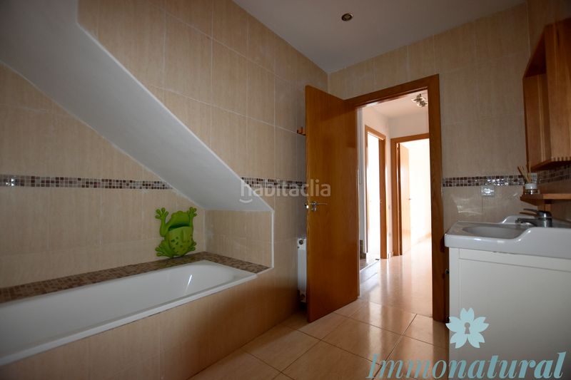Foto d7c5af8d-765d-4ba2-bb99-cd9f25ef43ce. Casa adossada amb xemeneia calefacció aparcament a Torrelles de Llobregat