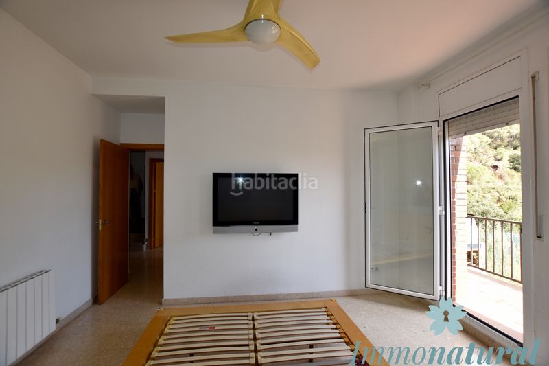 Foto f676e4b6-6197-4480-acde-4371e3874e5c. Casa adossada amb xemeneia calefacció aparcament a Torrelles de Llobregat