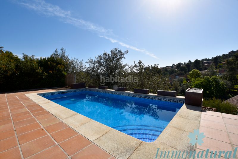 Foto 0cb90ede-8658-415b-9e86-2c7af270fc71. Xalet amb calefacció aparcament piscina a Torrelles de Llobregat
