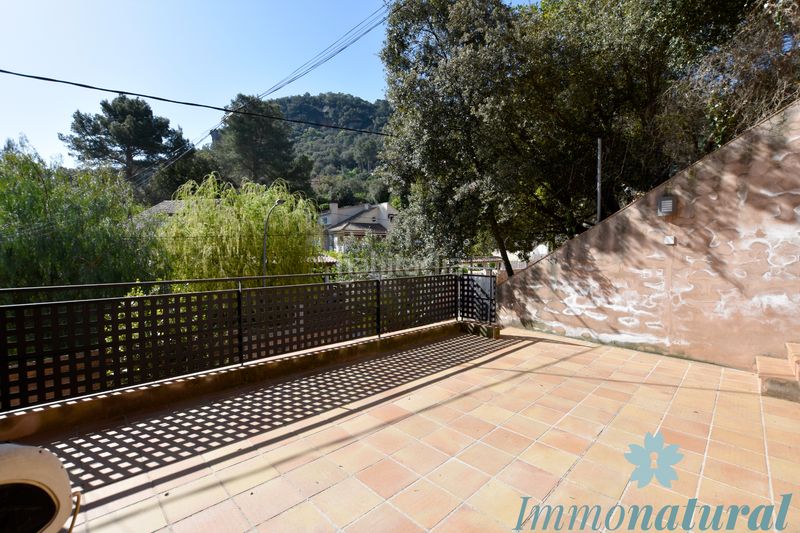 Foto 7c86775d-ad86-414d-b8fb-30aff8f4fc57. Xalet amb calefacció aparcament piscina a Torrelles de Llobregat