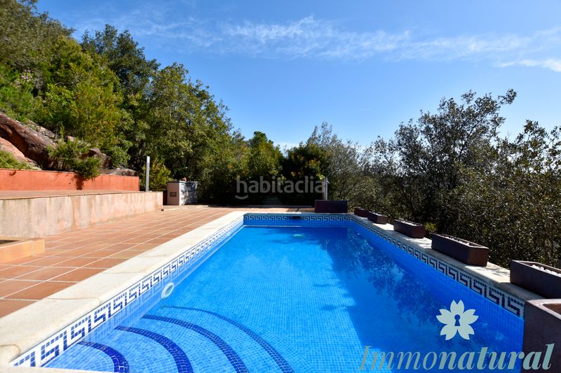 Foto a79e441b-b99b-43bf-8042-55d636e20a9a. Xalet amb calefacció aparcament piscina a Torrelles de Llobregat