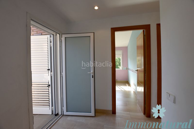 Foto d0ea03a7-a5cf-47a9-a72d-f3fef74493d4. Xalet amb calefacció aparcament piscina a Torrelles de Llobregat