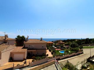 Casa en Roca Grossa. Casa con licencia turística con vistas al mar en venta, en zona