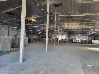 Lloguer Nau industrial a El Forn d'Alcedo. Nave en horno de alcedor con muelles