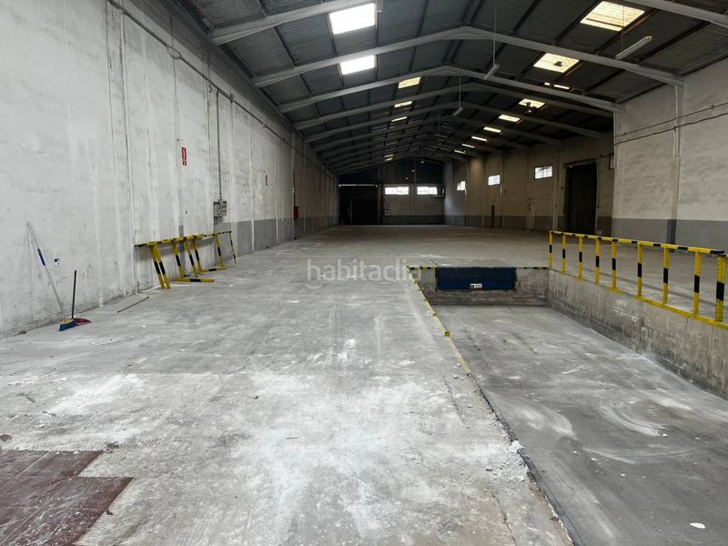 Foto e75ab662-d7b8-438c-ae54-17c4d3e572a5. Location bâtiment à usage industriel dans Silla