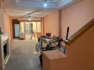 Haus  25 d´abril. Casa en venta en sedaví