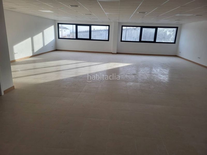 Foto f5d97595-dd32-42fb-bb09-c1c60815c8b0. Rent office space with heating in Beniparrell