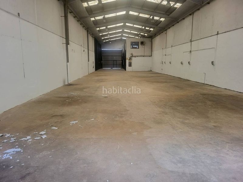 Foto cc07ec2b-9199-4fe7-af00-fb3ce87bf7cb. Location bâtiment à usage industriel dans Beniparrell