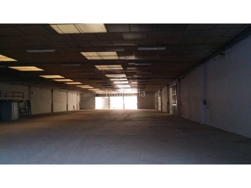 Foto c1b3176b-1427-4ade-8976-63537253b287. Nau industrial a Metro - Auditorio Paiporta