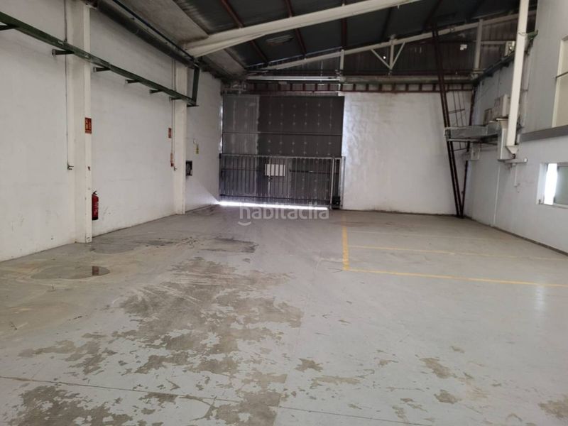 Foto abb328a2-0ebb-40a4-ae30-e381ddec35d6. Nau industrial a Carlet