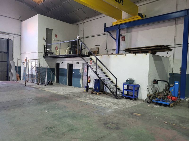 Foto b8883947-db9d-4cfb-81cd-0e6ef6be240e. Nau industrial a Beniparrell