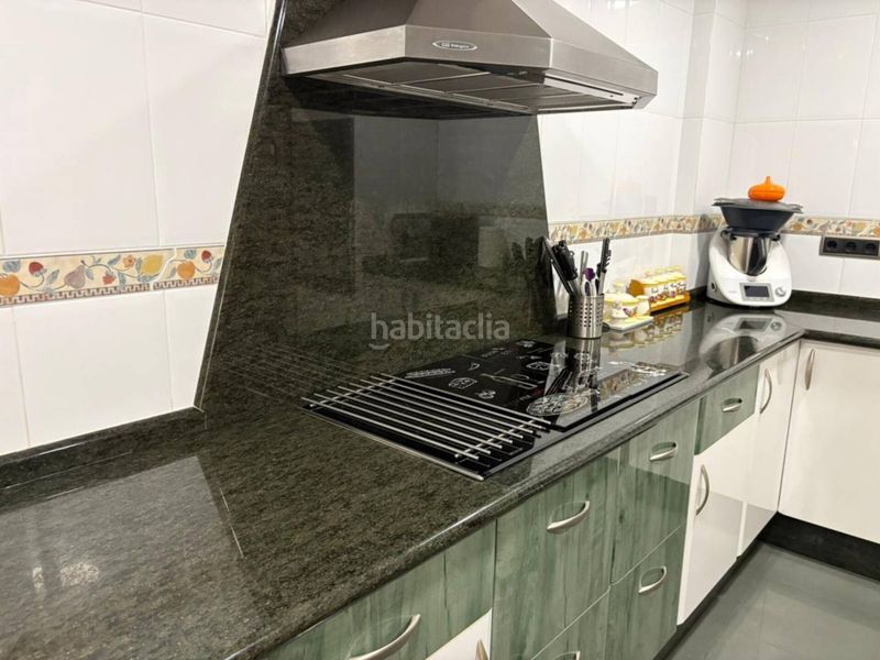 Foto 32ba9f87-e8ec-450a-85b1-fee18b6a93e4. Casa adossada amb aparcament a Sedaví