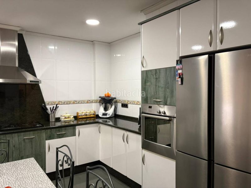 Foto bfa5b7d6-873d-4236-8b62-36f877b8929e. Casa adossada amb aparcament a Sedaví