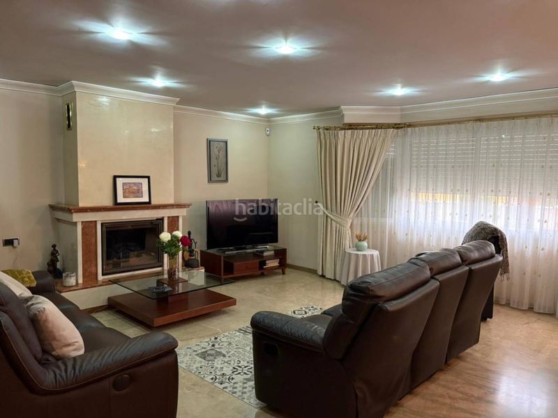 Foto c3d7476e-003b-49b9-8669-5f5ca4a89125. Casa adossada amb aparcament a Sedaví