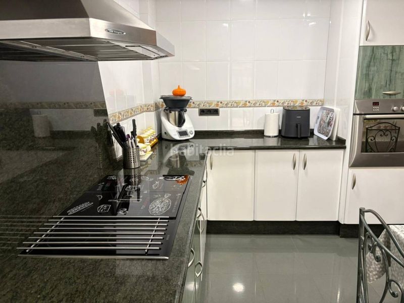 Foto cb704b66-dbf0-4b9e-a1e7-bf75a7460797. Casa adossada amb aparcament a Sedaví