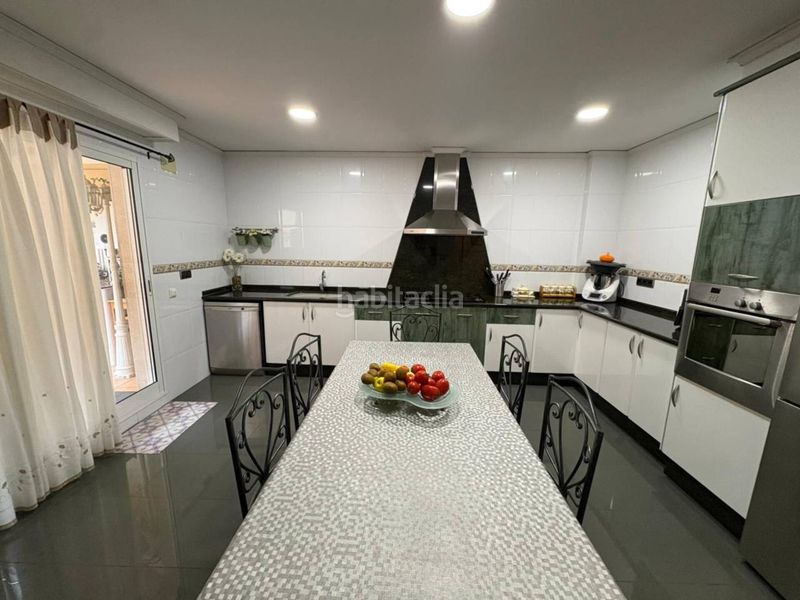 Foto d295ade5-6dd5-4f77-8362-595aaf5579e2. Casa adossada amb aparcament a Sedaví