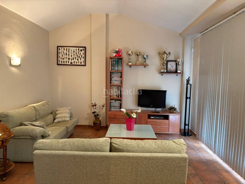 Foto e948de77-dc4b-4692-9190-c55279ee2fba. Casa adossada amb aparcament a Sedaví