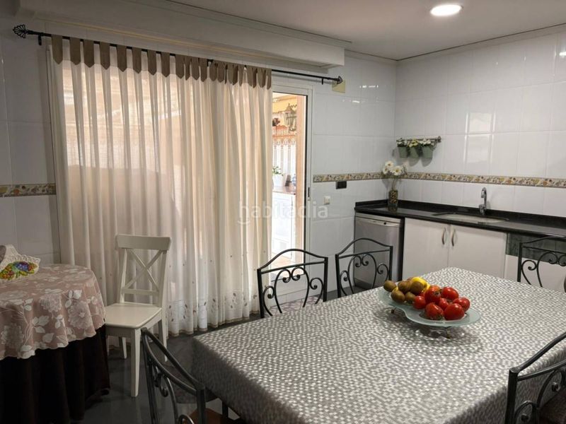 Foto ed64972a-e143-493a-a353-91cbc4431860. Casa adossada amb aparcament a Sedaví
