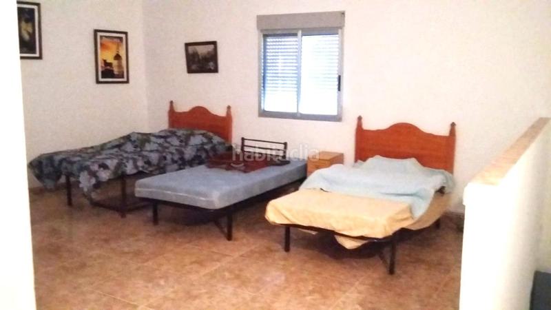 Foto b9e85132-b53a-4701-8884-8e5b436052fa. Casa aparellada a calle don benito 12 a Minglanilla