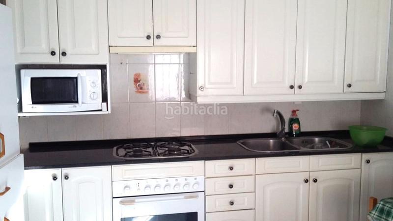 Foto f3b66d7c-a9ee-4186-a754-4cc15128207a. Casa aparellada a calle don benito 12 a Minglanilla