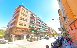 Piso en Carrer coll i pujol, 188. Oportunidad inversores