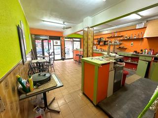 Local commercial  Carrer de mil. Local con posibilidades en santa coloma de gramanet