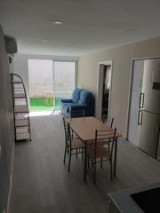 Appartement à Carrer de peníscola 744. Piso reformado con terraza + local