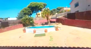 Chalet in Mas Mora-Sant Daniel. Magnífica casa con piscina