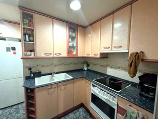 Pis  Carrer de carles i 28. Planta baja + local