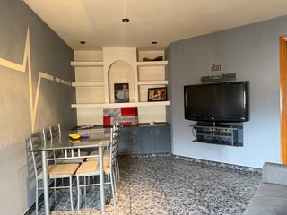 Pis a Carrer d'àngel guimerà 19. Piso de 3 dormitorios en sant crist