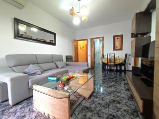 Piso  Carrer de la camèlia 2. Piso de 4 dormitorios junto a rambla sant joan