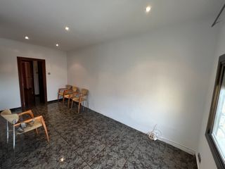 Pis  Avinguda de santa coloma 66. Vivienda para reformar